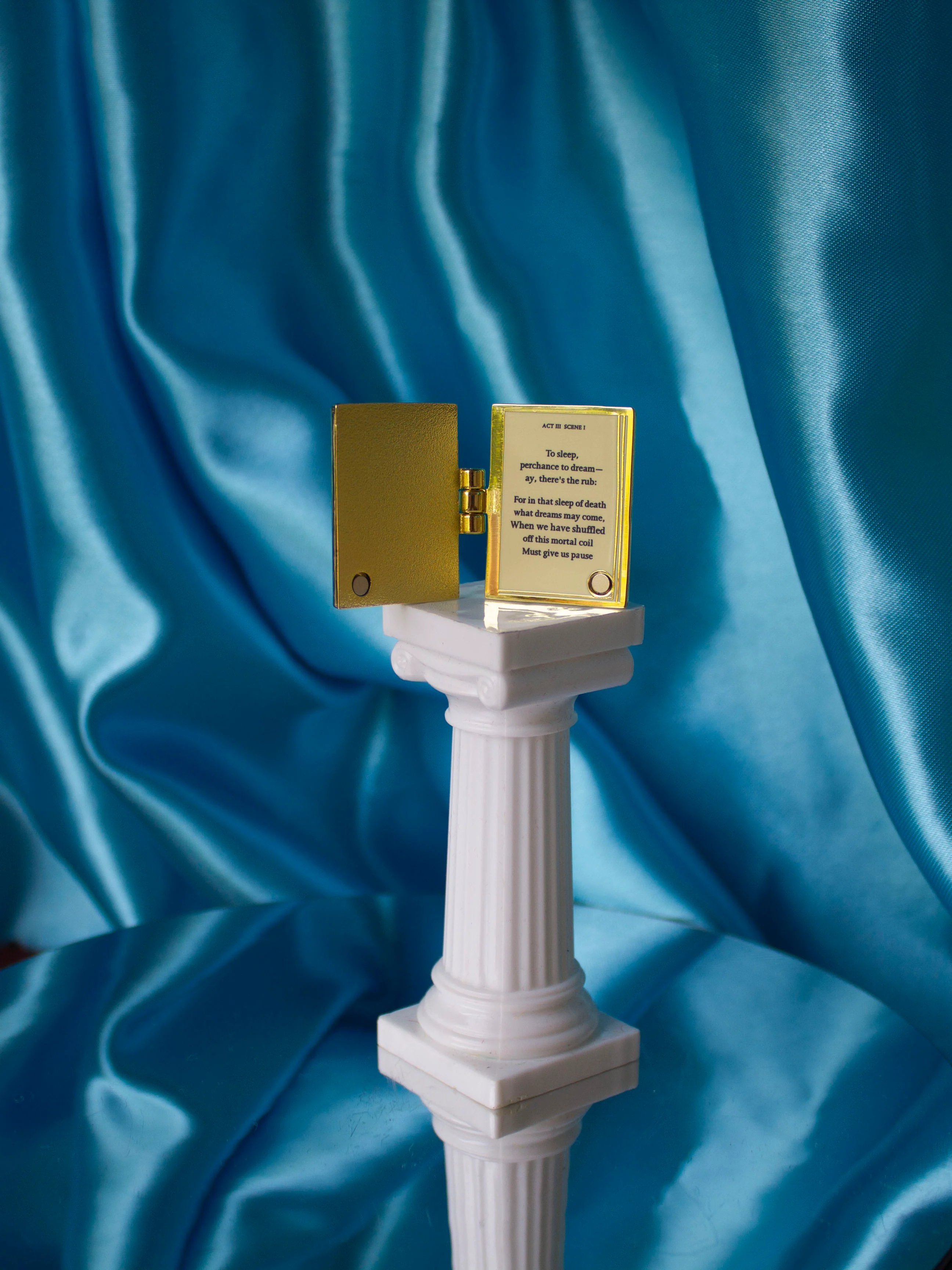 Hamlet Pin Badge - Image 4